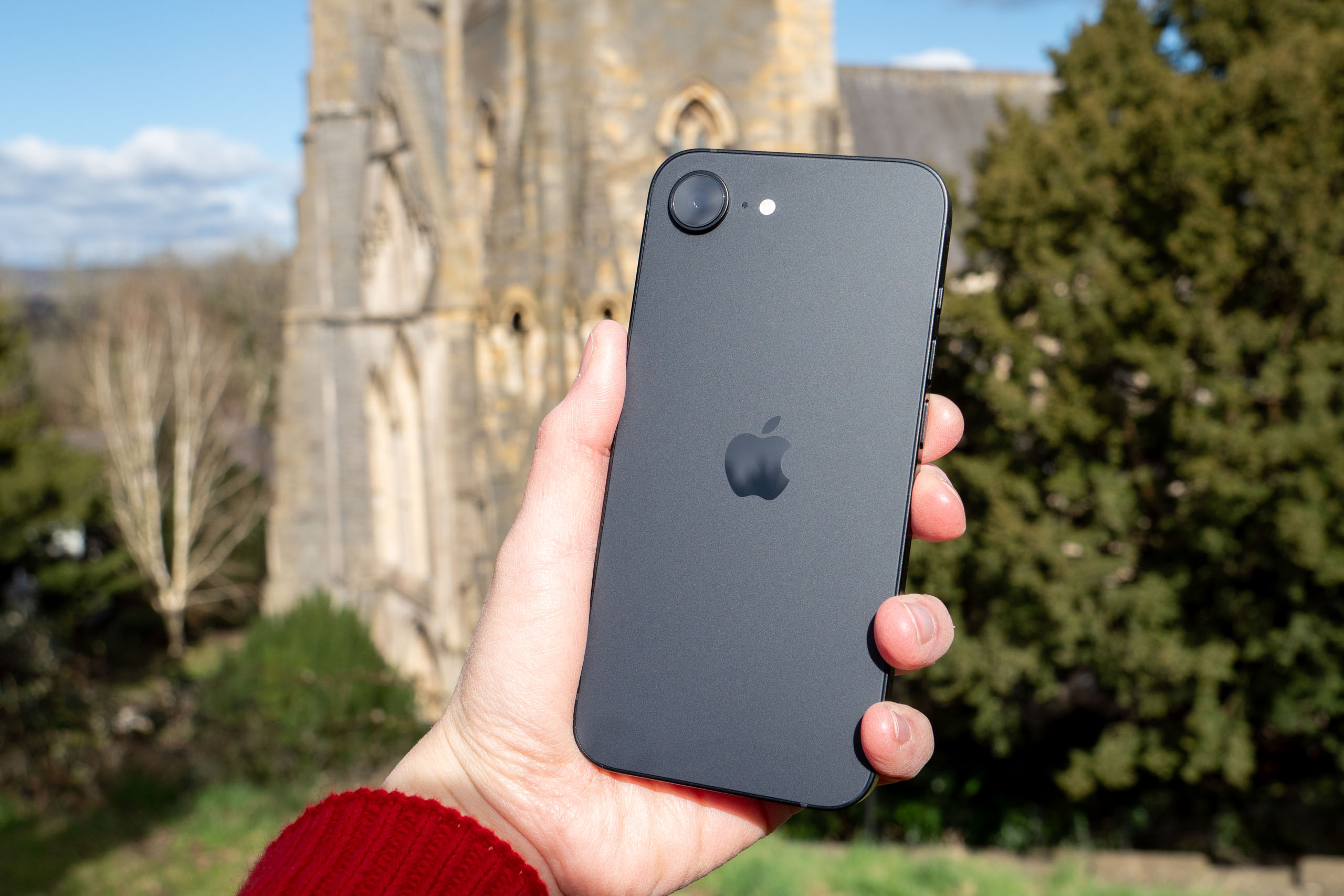 بررسی تخصصی دوربین آیفون e16